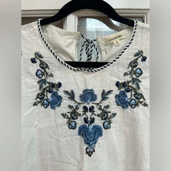 MAX STUDIO | White w/ Blue Floral Embroidered Bohemian Cotton Top Size S - Picture 7 of 16